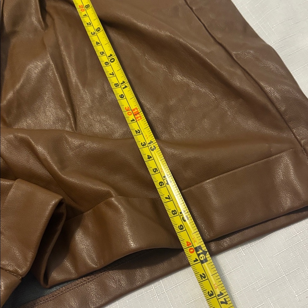 PAIGE Brown faux leather shorts SZ 10 high-rise fit pleated front pockets casual - Picture 10 of 15